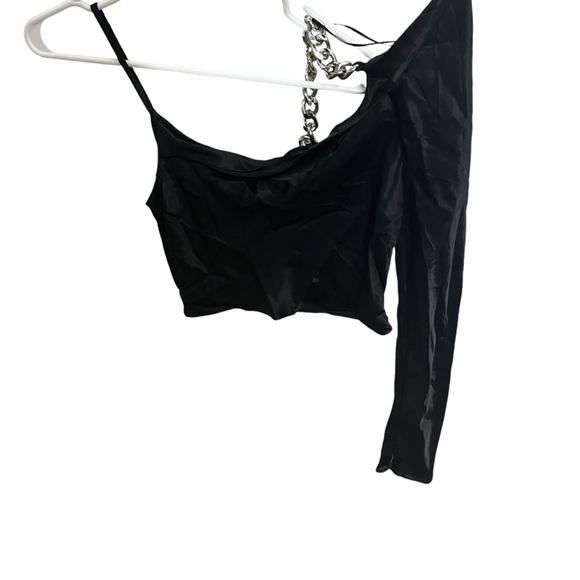 NWT Zara black satin one shoulder crop top blouse with chain strap size L - Picture 2 of 11